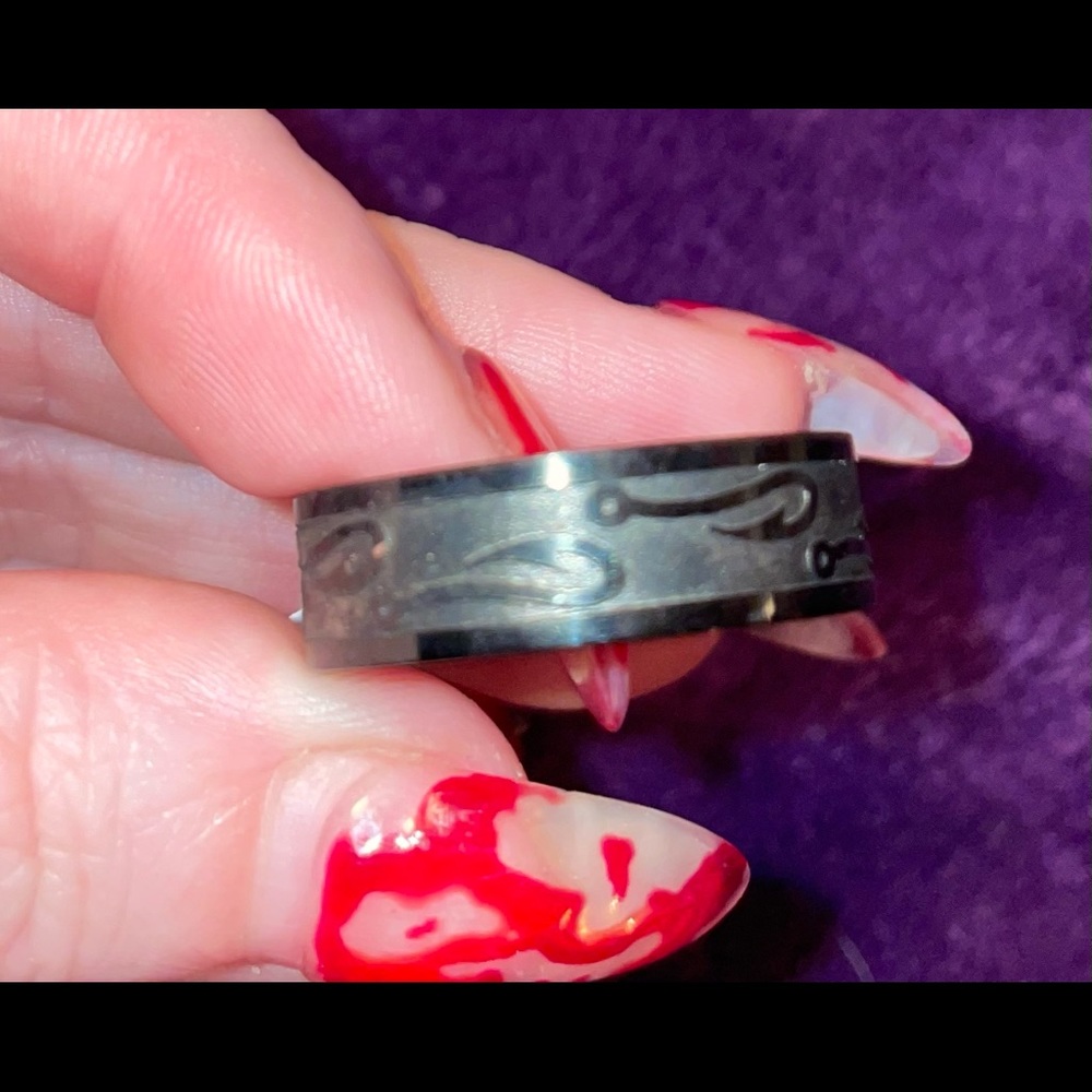Black rhodium Men’s ring with fish hooks on it size 13 NWT
